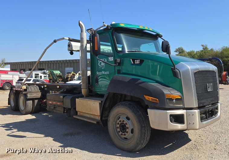 image for item EU5143 2016 Caterpillar CF7AA roll-off container truck