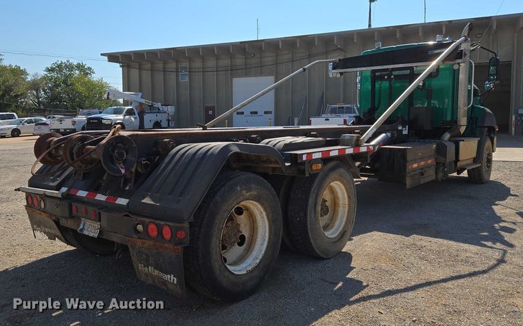 image for item EU5143 2016 Caterpillar CF7AA roll-off container truck