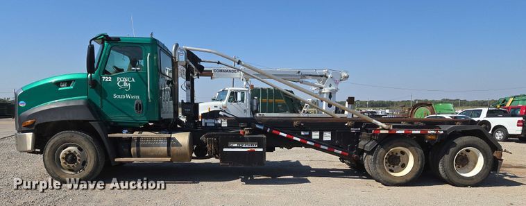 image for item EU5143 2016 Caterpillar CF7AA roll-off container truck