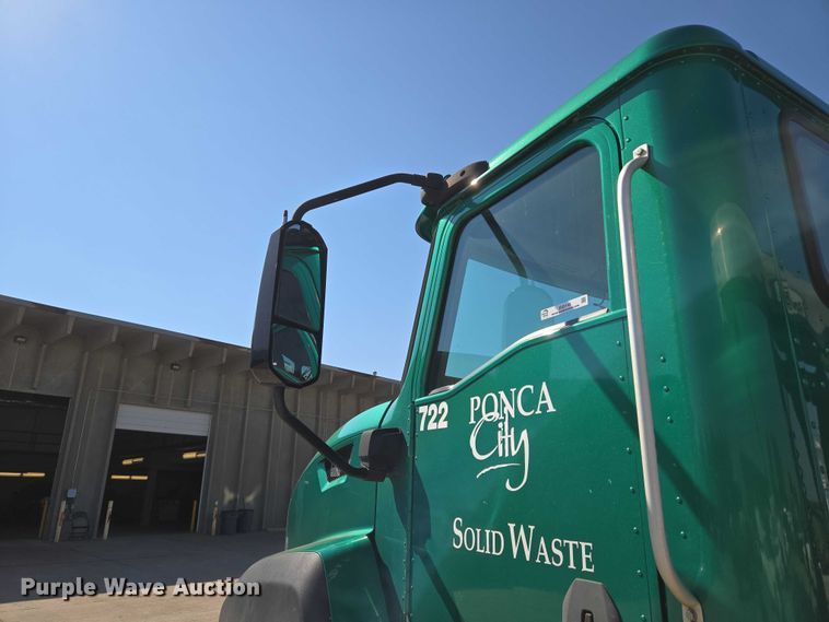 image for item EU5143 2016 Caterpillar CF7AA roll-off container truck