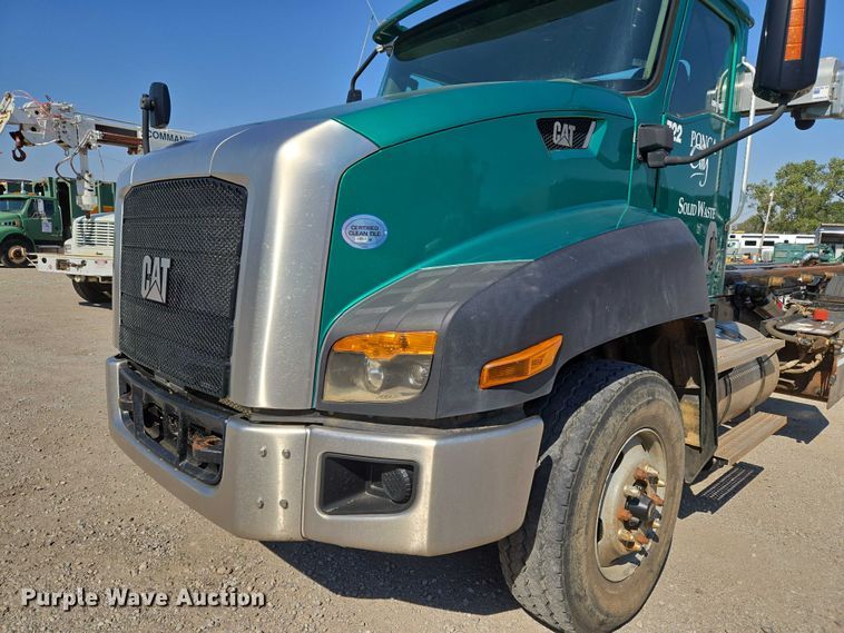 image for item EU5143 2016 Caterpillar CF7AA roll-off container truck