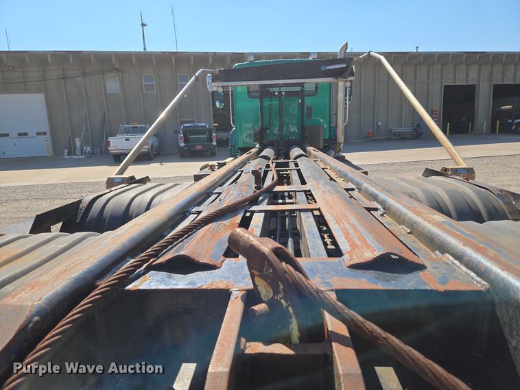 image for item EU5143 2016 Caterpillar CF7AA roll-off container truck