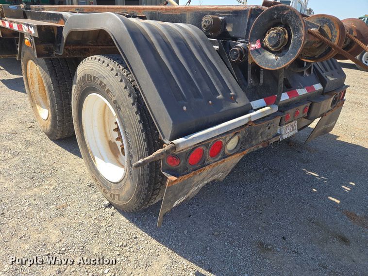 image for item EU5143 2016 Caterpillar CF7AA roll-off container truck