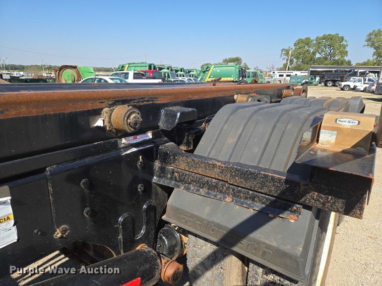 image for item EU5143 2016 Caterpillar CF7AA roll-off container truck