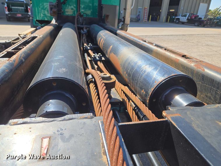 image for item EU5143 2016 Caterpillar CF7AA roll-off container truck