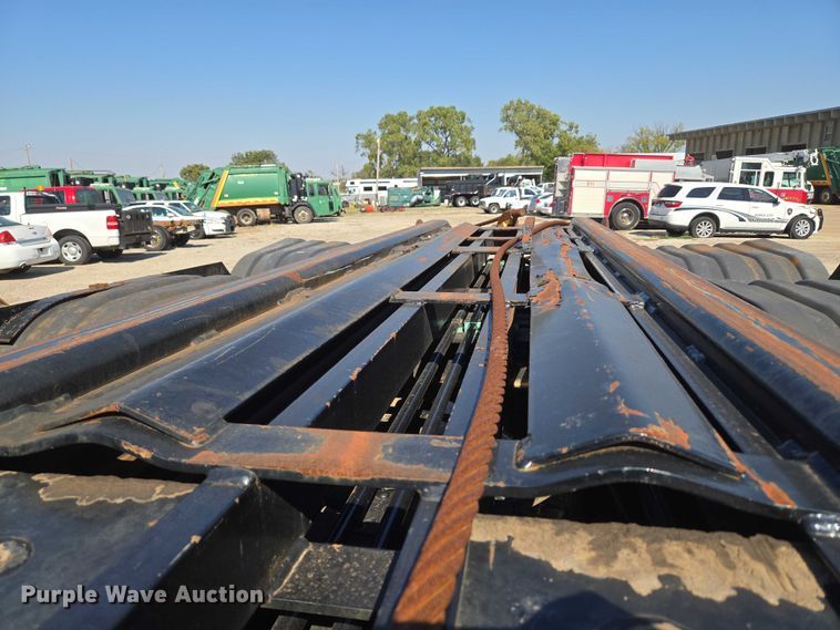 image for item EU5143 2016 Caterpillar CF7AA roll-off container truck