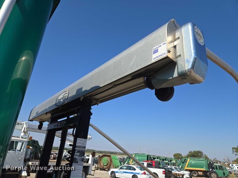 image for item EU5143 2016 Caterpillar CF7AA roll-off container truck