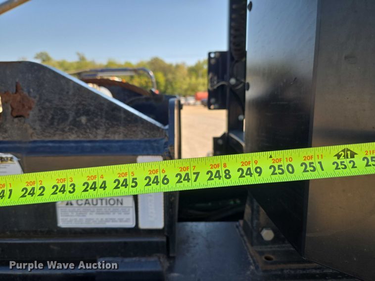 image for item EU5143 2016 Caterpillar CF7AA roll-off container truck