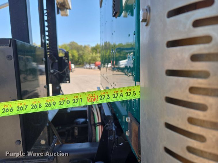 image for item EU5143 2016 Caterpillar CF7AA roll-off container truck