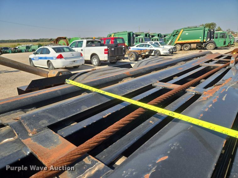 image for item EU5143 2016 Caterpillar CF7AA roll-off container truck