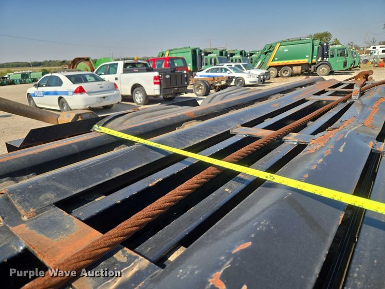 image for item EU5143 2016 Caterpillar CF7AA roll-off container truck