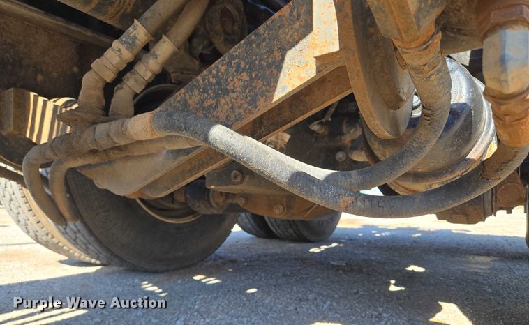 image for item EU5143 2016 Caterpillar CF7AA roll-off container truck