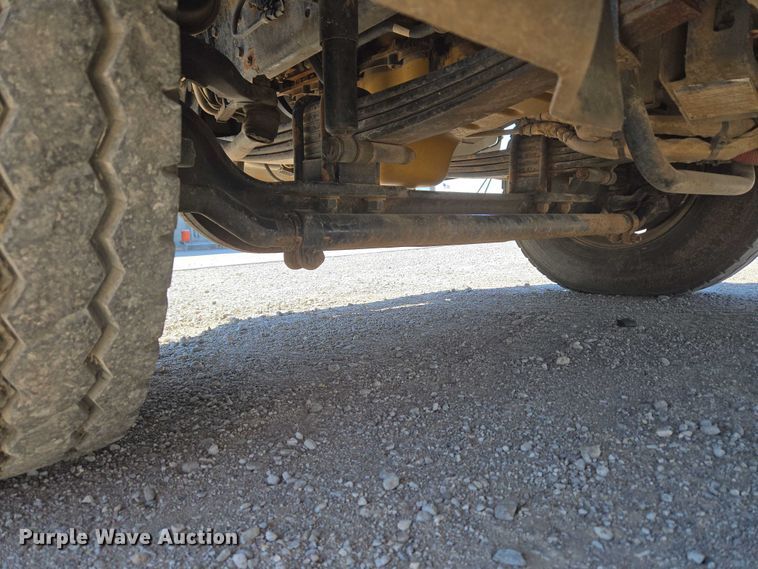 image for item EU5143 2016 Caterpillar CF7AA roll-off container truck