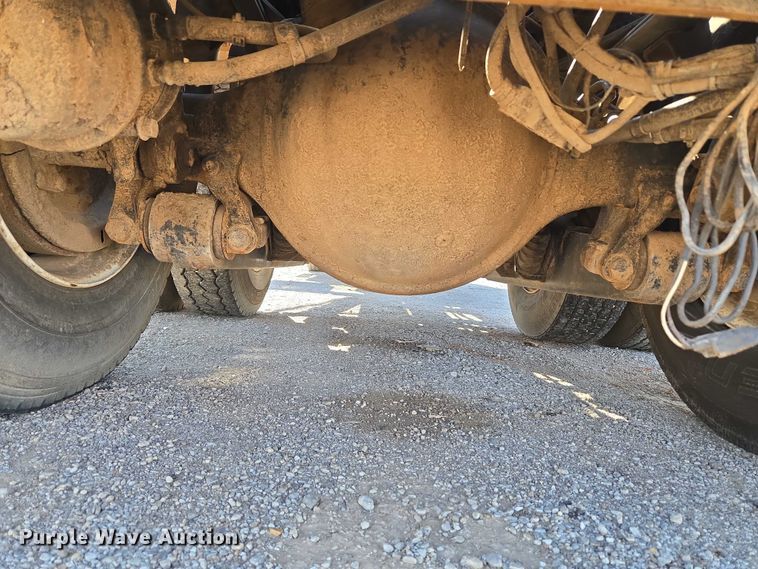 image for item EU5143 2016 Caterpillar CF7AA roll-off container truck