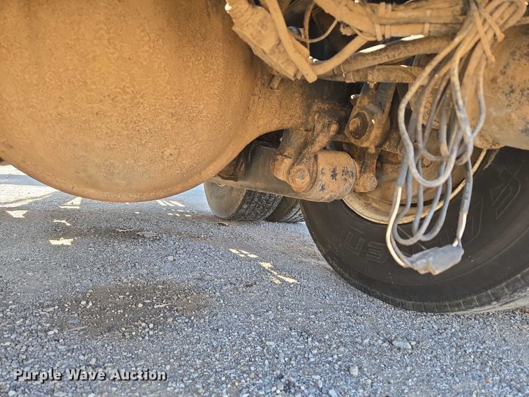 image for item EU5143 2016 Caterpillar CF7AA roll-off container truck