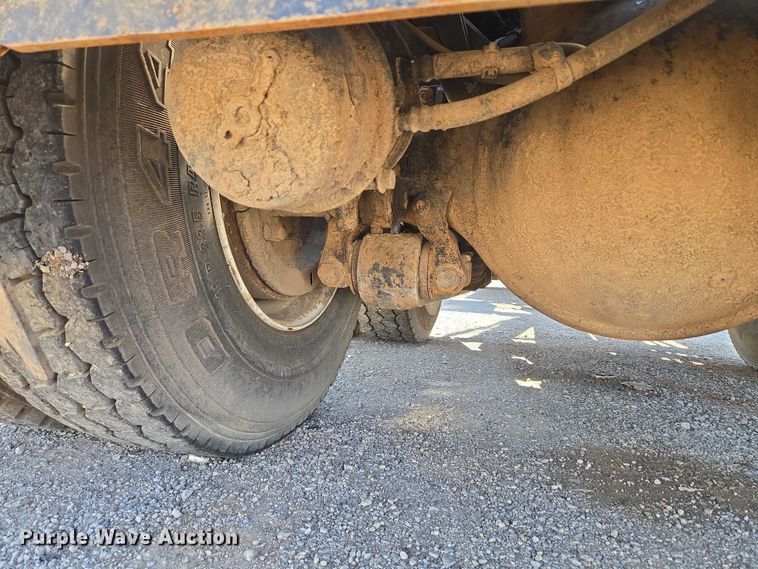 image for item EU5143 2016 Caterpillar CF7AA roll-off container truck