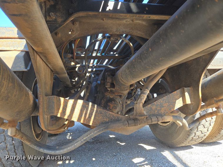 image for item EU5143 2016 Caterpillar CF7AA roll-off container truck