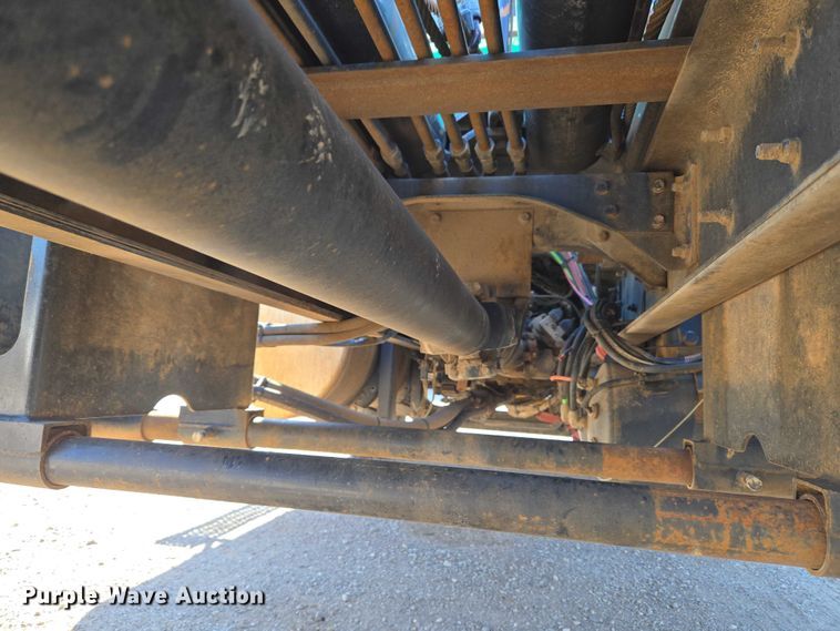 image for item EU5143 2016 Caterpillar CF7AA roll-off container truck