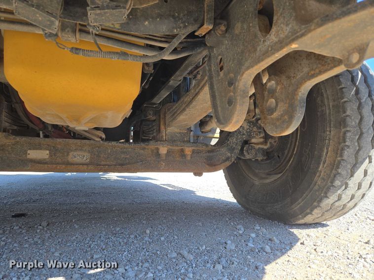 image for item EU5143 2016 Caterpillar CF7AA roll-off container truck