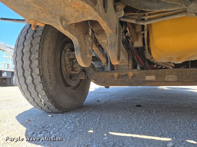 image for item EU5143 2016 Caterpillar CF7AA roll-off container truck