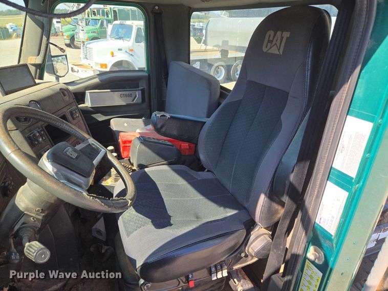 image for item EU5143 2016 Caterpillar CF7AA roll-off container truck