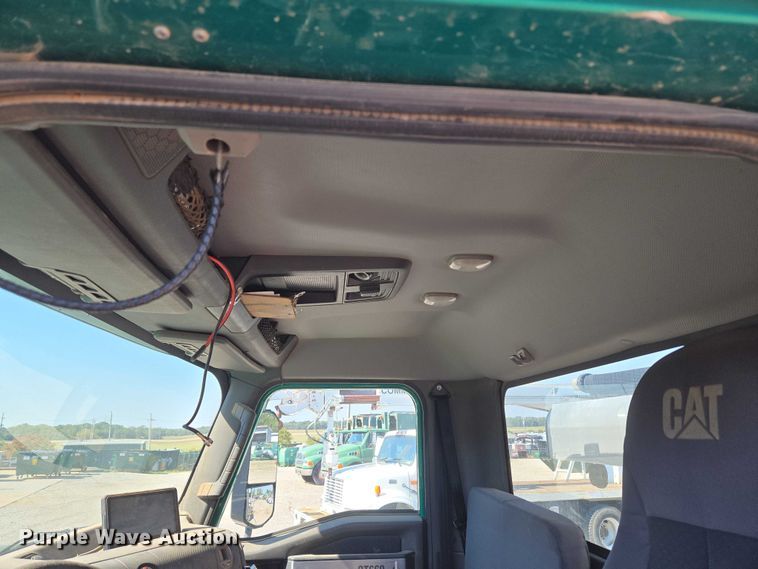 image for item EU5143 2016 Caterpillar CF7AA roll-off container truck