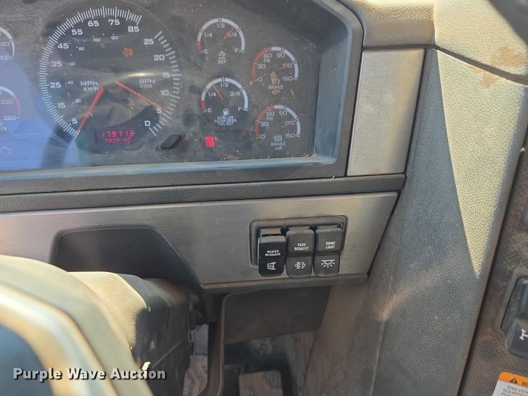 image for item EU5143 2016 Caterpillar CF7AA roll-off container truck