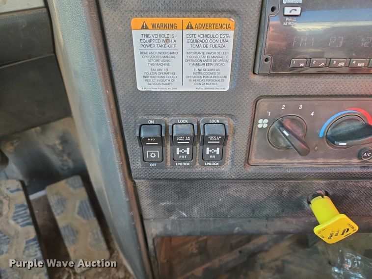 image for item EU5143 2016 Caterpillar CF7AA roll-off container truck