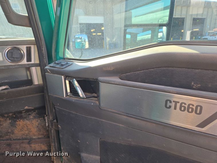 image for item EU5143 2016 Caterpillar CF7AA roll-off container truck