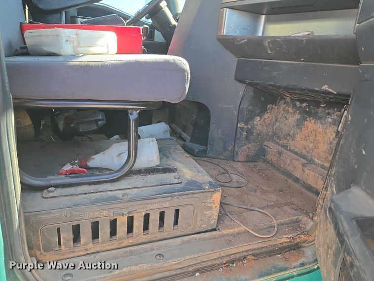 image for item EU5143 2016 Caterpillar CF7AA roll-off container truck