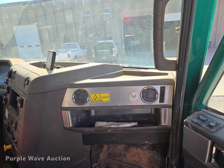 image for item EU5143 2016 Caterpillar CF7AA roll-off container truck