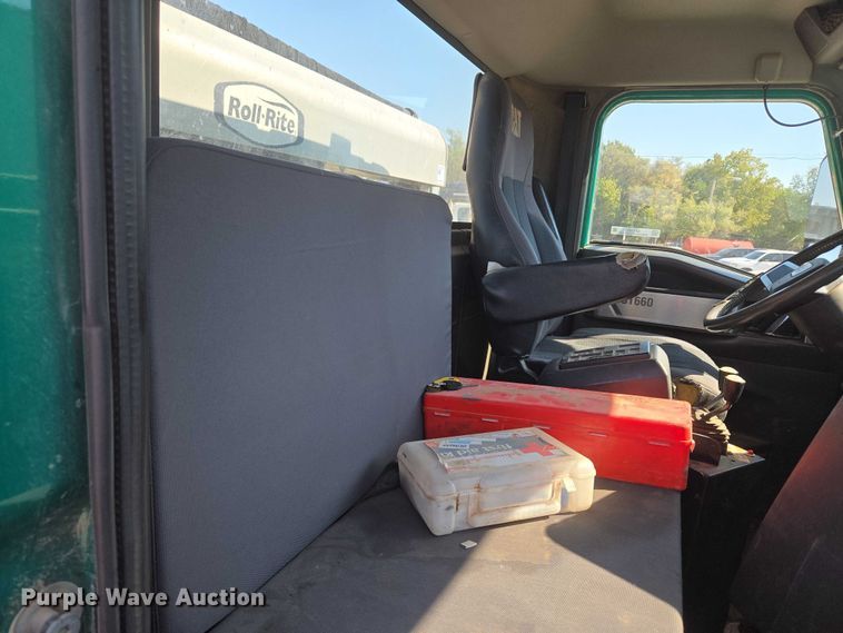 image for item EU5143 2016 Caterpillar CF7AA roll-off container truck