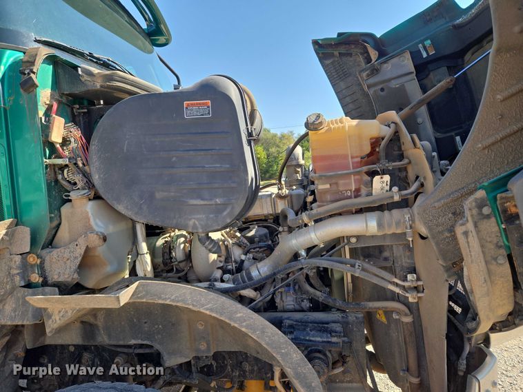 image for item EU5143 2016 Caterpillar CF7AA roll-off container truck