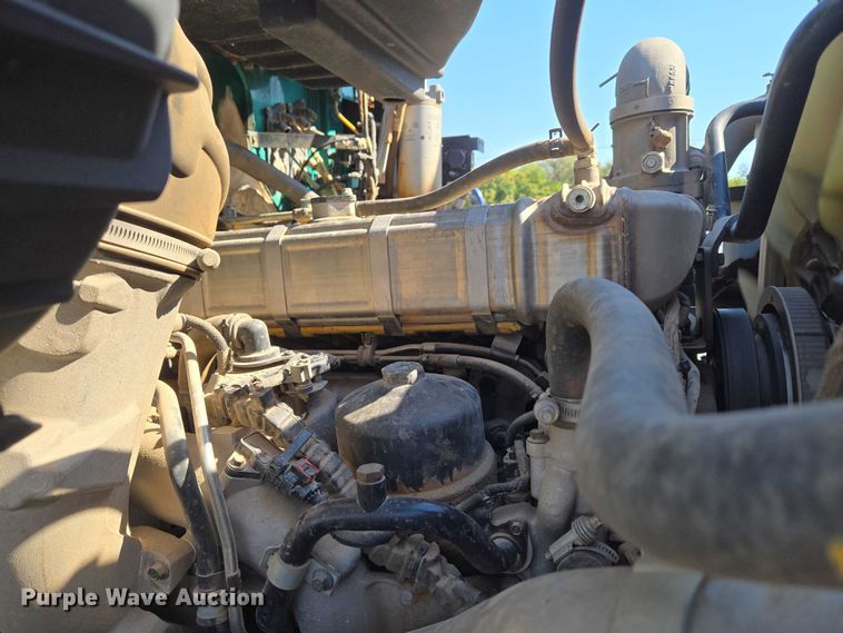 image for item EU5143 2016 Caterpillar CF7AA roll-off container truck