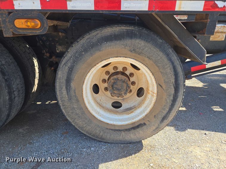 image for item EU5143 2016 Caterpillar CF7AA roll-off container truck