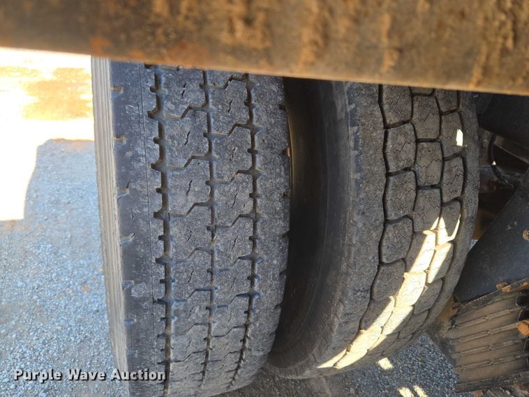 image for item EU5143 2016 Caterpillar CF7AA roll-off container truck