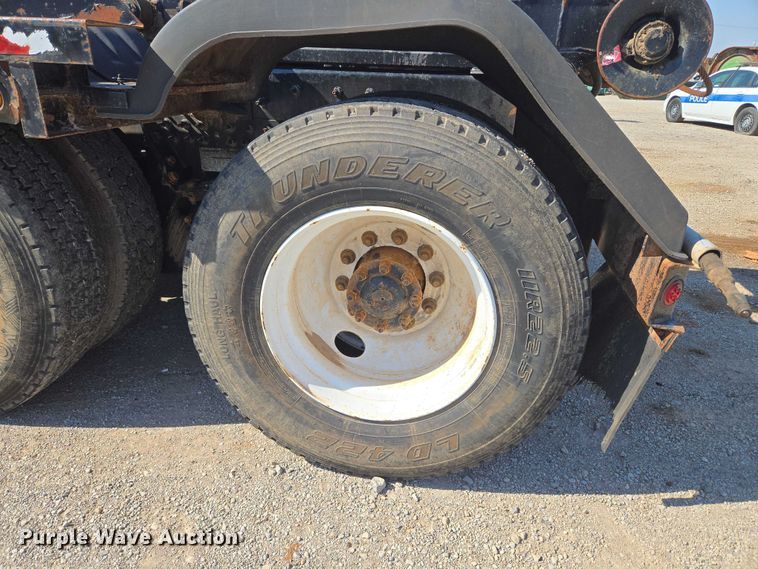 image for item EU5143 2016 Caterpillar CF7AA roll-off container truck