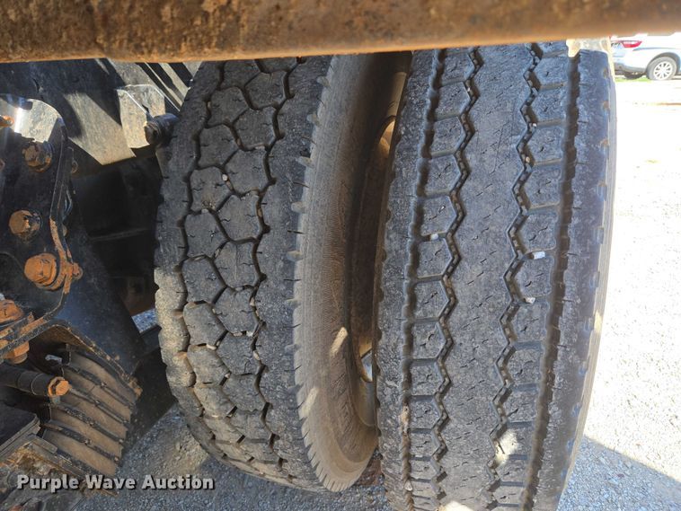 image for item EU5143 2016 Caterpillar CF7AA roll-off container truck