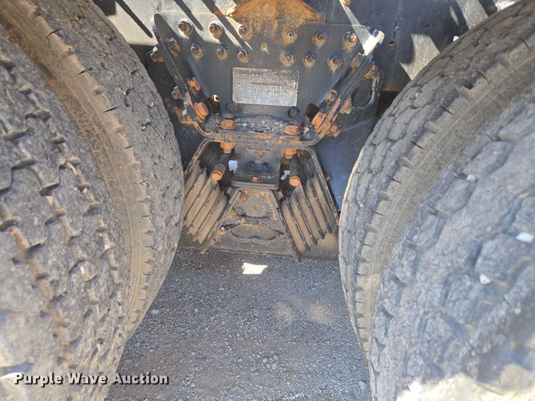 image for item EU5143 2016 Caterpillar CF7AA roll-off container truck