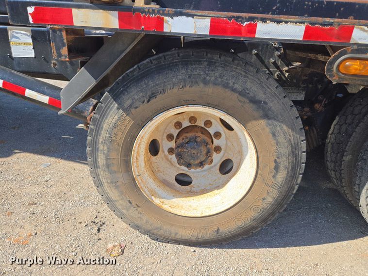 image for item EU5143 2016 Caterpillar CF7AA roll-off container truck