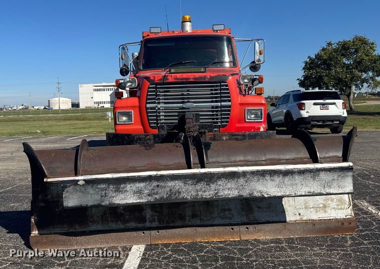 image for item EU6105 1995 Ford L8000 dump truck