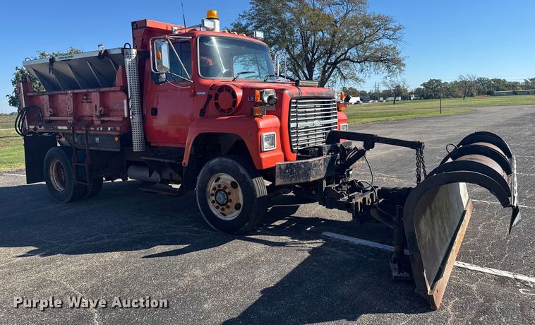 image for item EU6105 1995 Ford L8000 dump truck