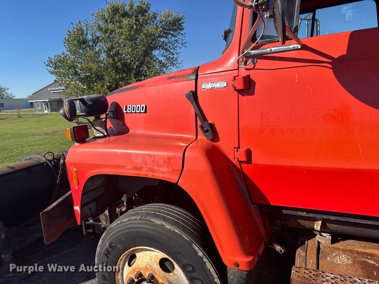 image for item EU6105 1995 Ford L8000 dump truck