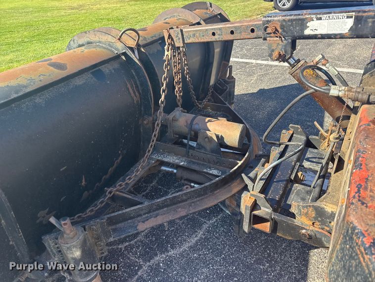 image for item EU6105 1995 Ford L8000 dump truck