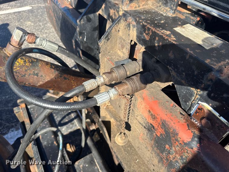 image for item EU6105 1995 Ford L8000 dump truck