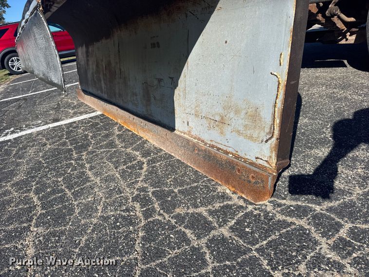 image for item EU6105 1995 Ford L8000 dump truck