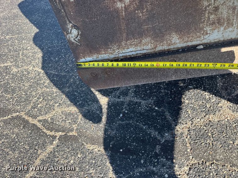 image for item EU6105 1995 Ford L8000 dump truck