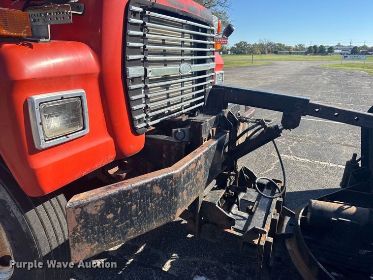 image for item EU6105 1995 Ford L8000 dump truck