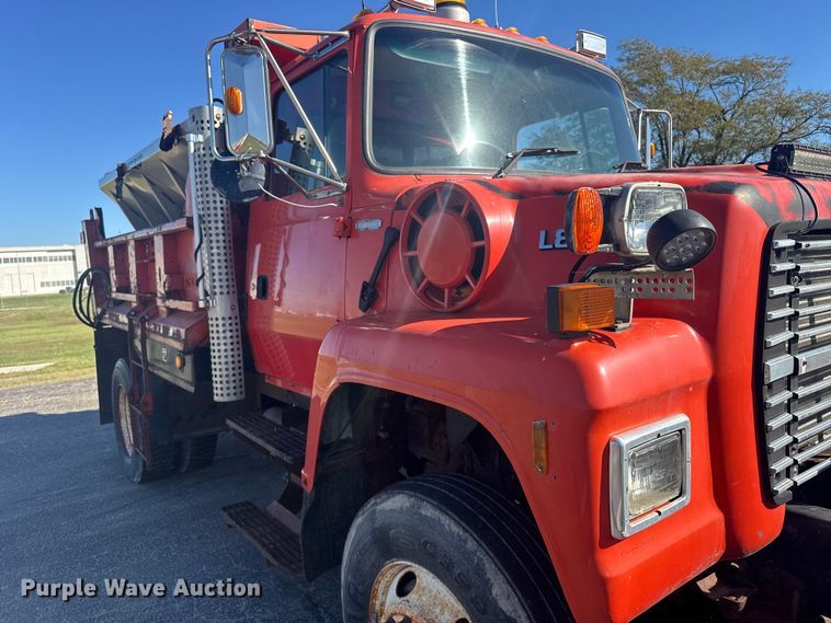 image for item EU6105 1995 Ford L8000 dump truck