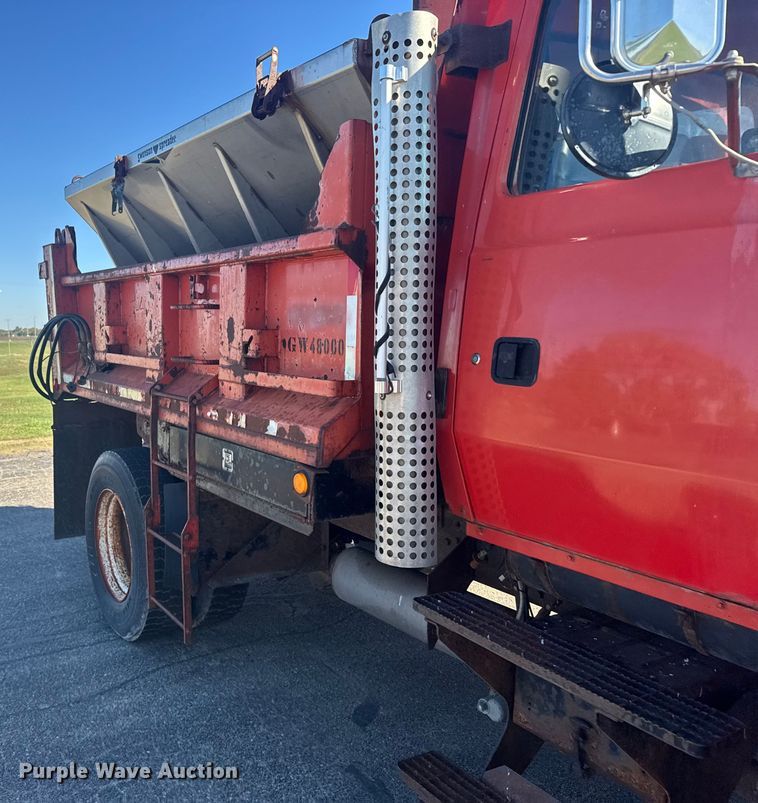 image for item EU6105 1995 Ford L8000 dump truck